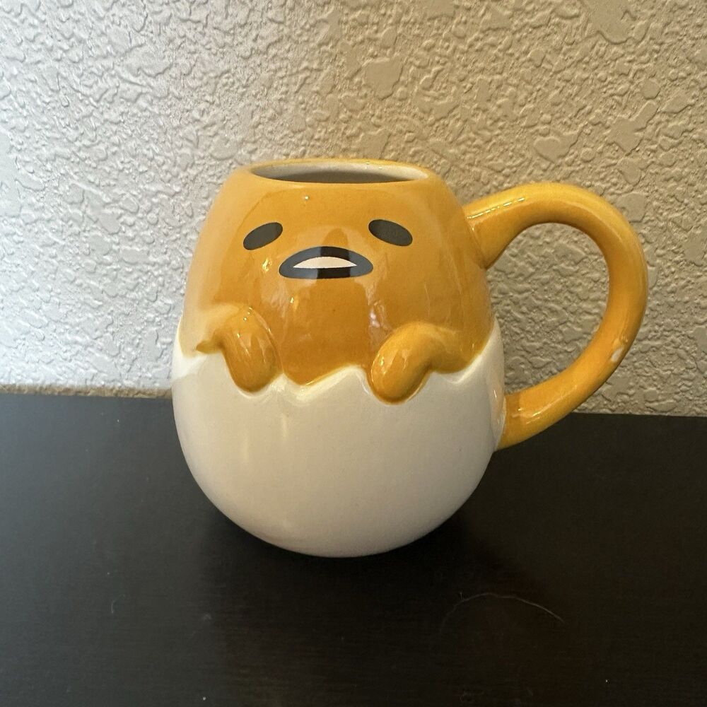 Silver Buffalo Sanrio Gudetama 3D Sculpted Ceramic Mug‎ Large Yellow 20 Oz